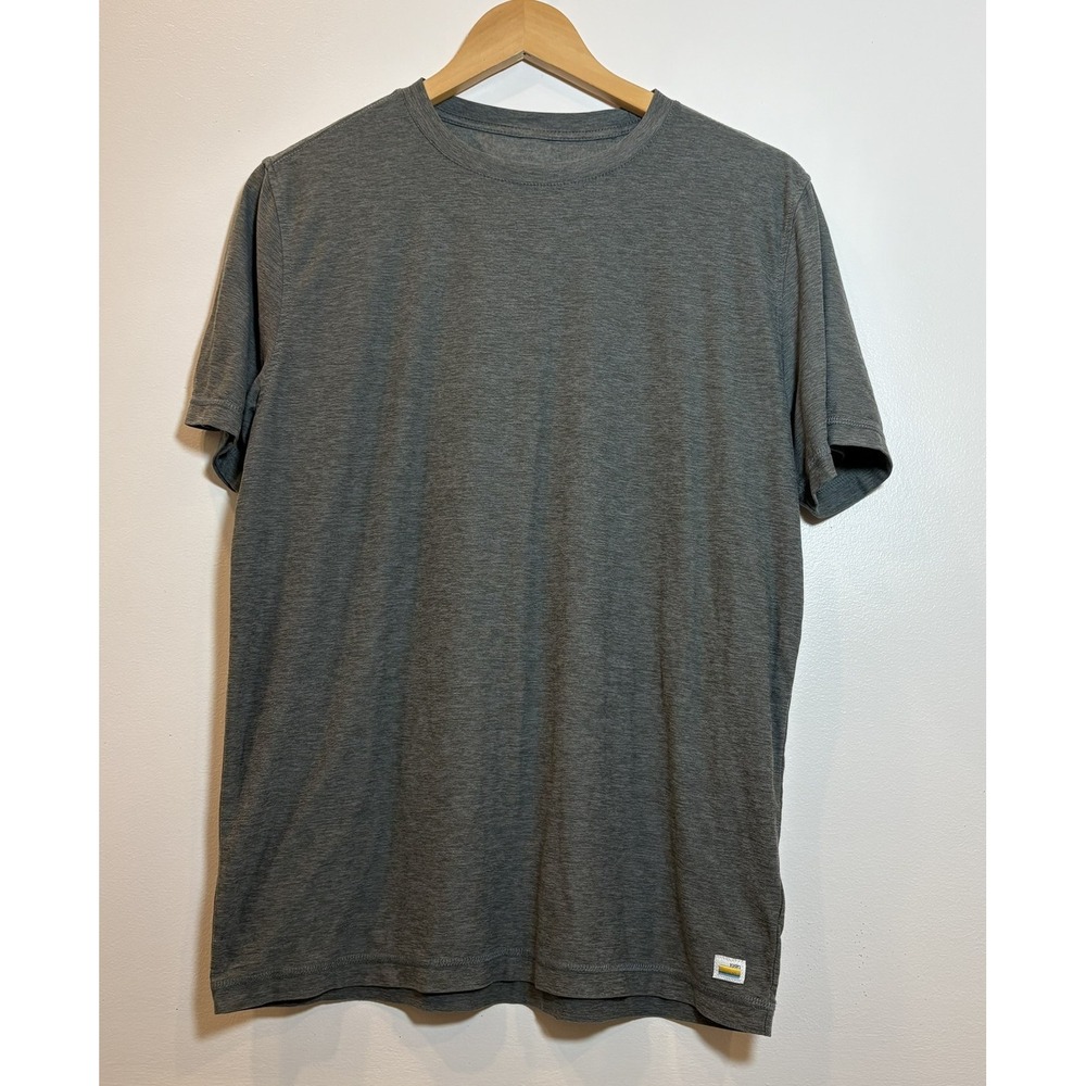 Vuori Strato Tech Tee Mens Medium Charcoal Heather Grey Short Sleeve Shirt V126